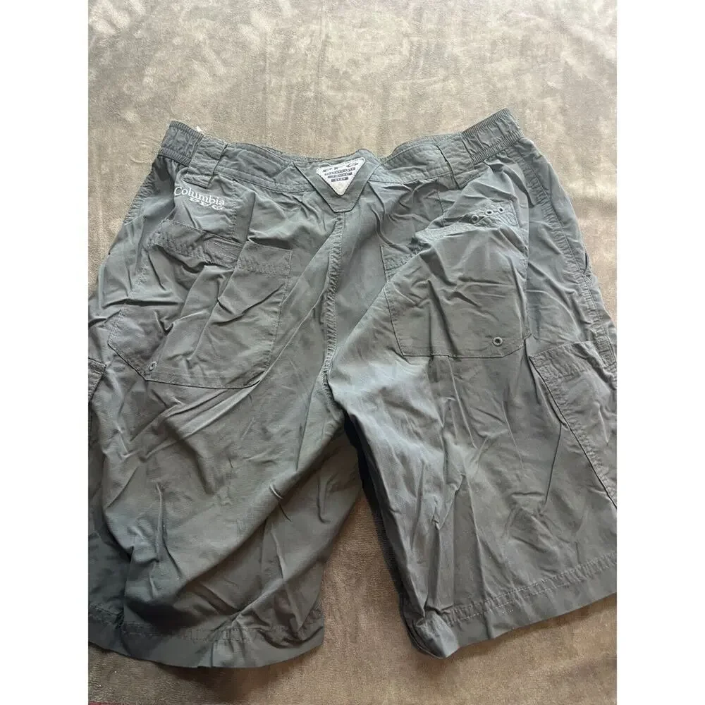 Columbia Cargo Shorts Men’s 30 x‎ 8 Omni Shade Hiking Shorts Grey